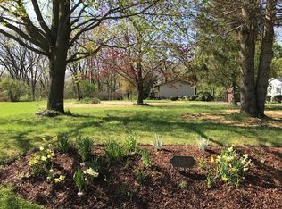 1153 Holiday Dr, Somonauk, IL 60552