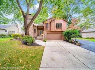 1766 Briarcliff St, Sylvan Lake, MI 48320