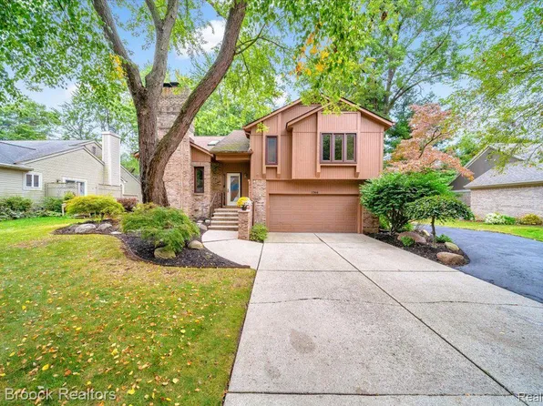 1766 Briarcliff St, Sylvan Lake, MI 48320