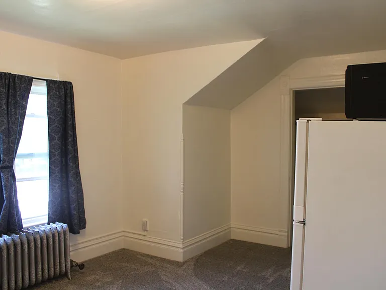 319 E Spruce St #6 — Photo 4