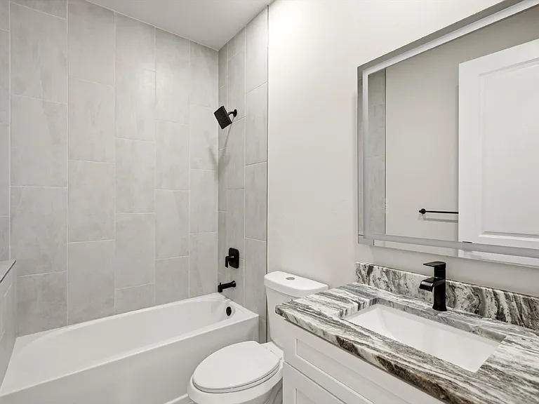 3750 NE 13th Ave — Photo 23