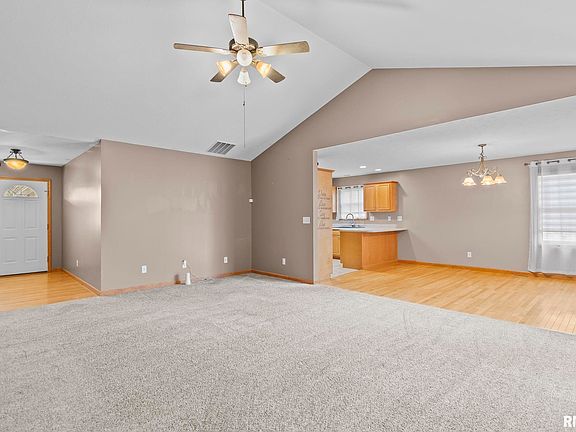 2nd image of 895 Timber Edge Dr