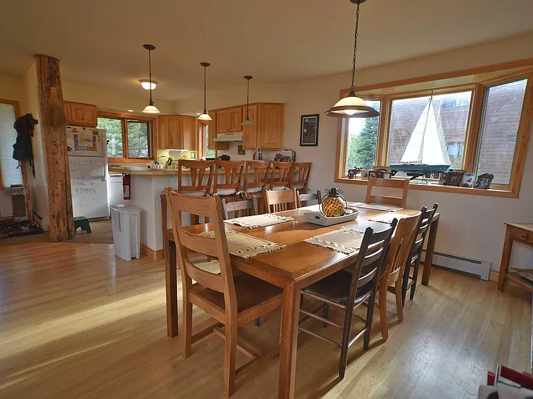 571 Kinnikinnick Rd — Photo 8