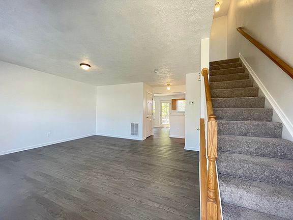 3rd image of 110 Copperfield Ln