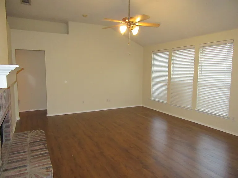 319 Lake Wichita Dr — Photo 3