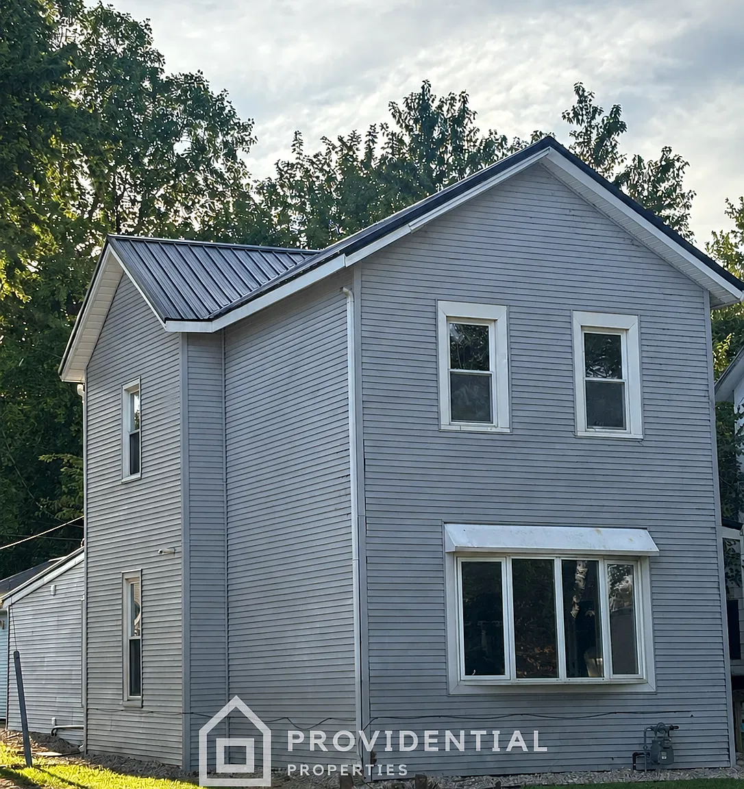 Fully Renovated 4-Bedroom, 2-Bath Home in Winchester — Photo 1