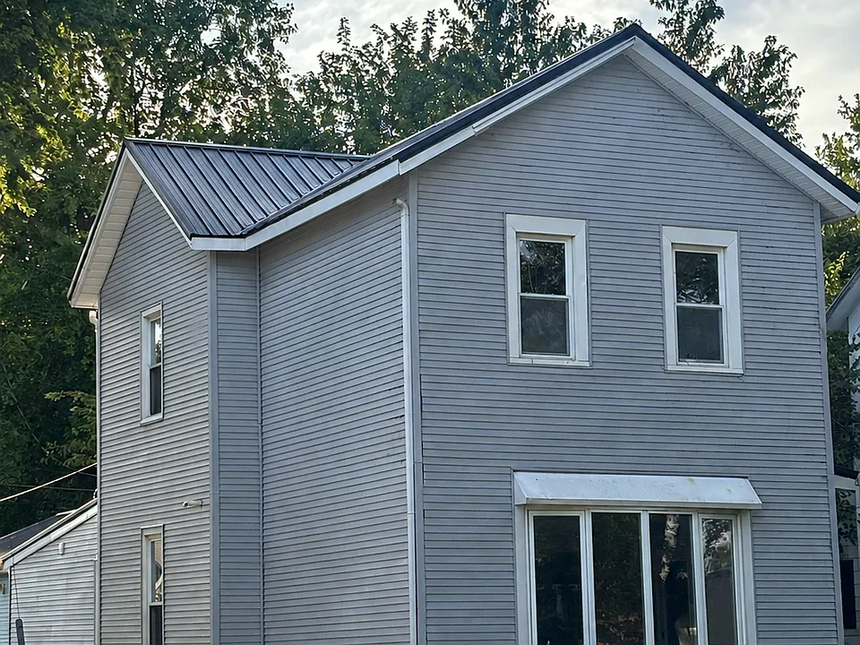 512 N Main St
