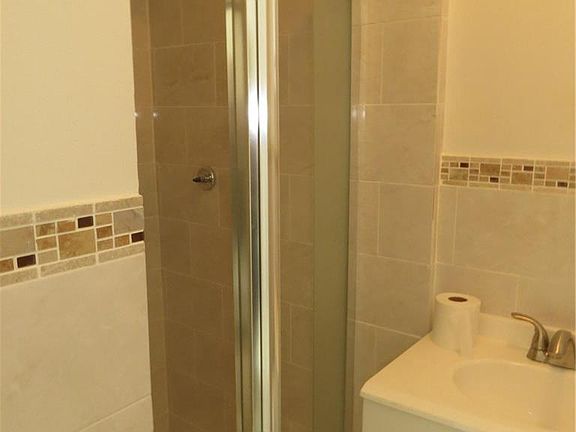5th image of 358 Walnut St #0