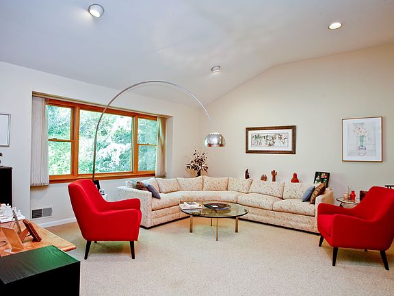 2nd image of 82 Hidden Hollow Ln