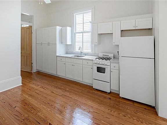 3rd image of 5602 Camp St
