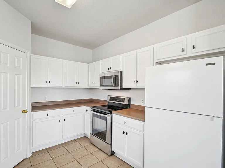 217 Killian Loop — Photo 6