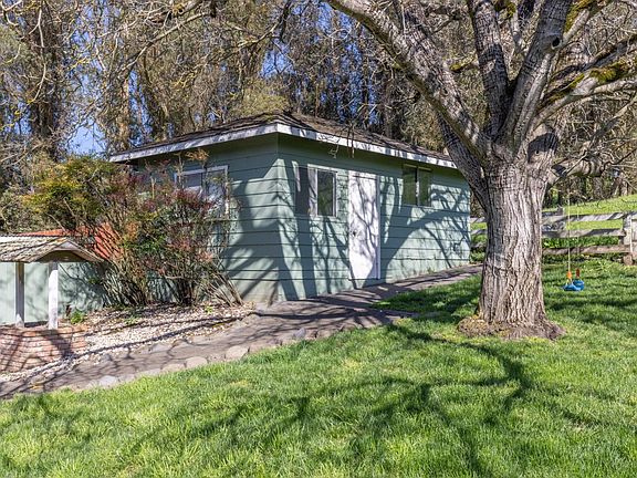 4th image of 840 W Railroad Avenue