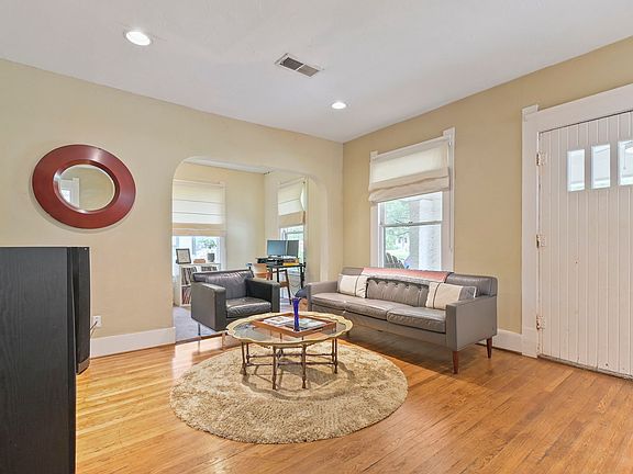 4th image of 218 N Rosemont Ave