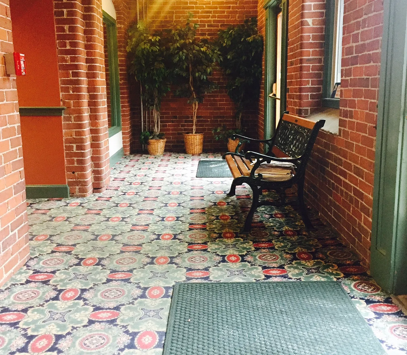 2 bed, 950 sqft, $2,100 — Photo 1