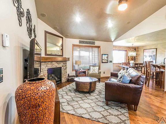 3rd image of 7604 S Courtyard Cir