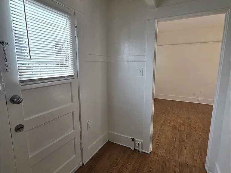 942 E 2nd St #12.5 — Photo 11