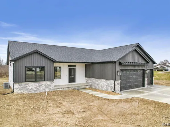 2214 Mapleview Ct, Davison, MI 48423