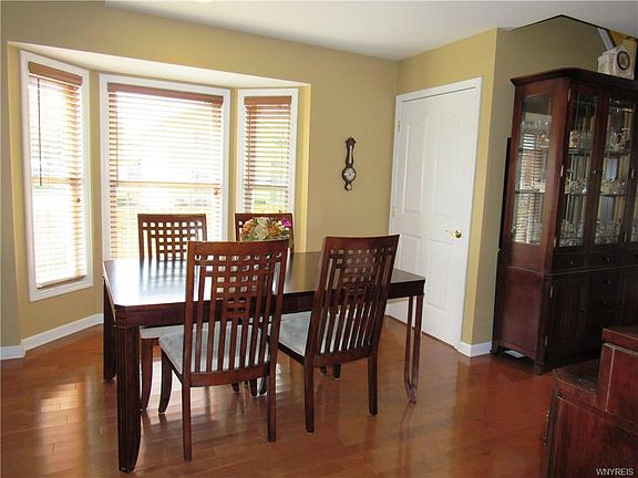 4th image of 901 Maryvale Dr