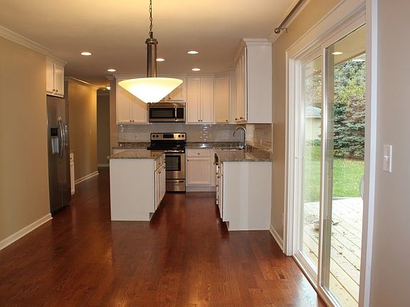 5th image of W58N964 Essex Dr