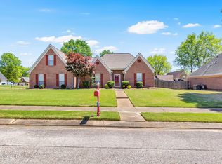 9100 Champlain Dr, Olive Branch, MS 38654