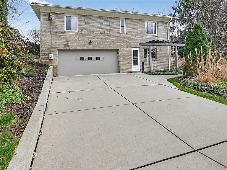 462 Greenhurst Dr — Photo 45