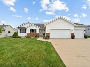 330 Crestview Dr, Center Point, IA 52213