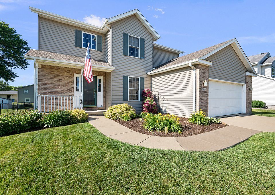1st image of 204 W Pinehurst Dr