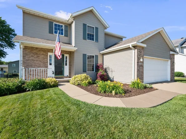 204 W Pinehurst Dr, Eldridge, IA 52748