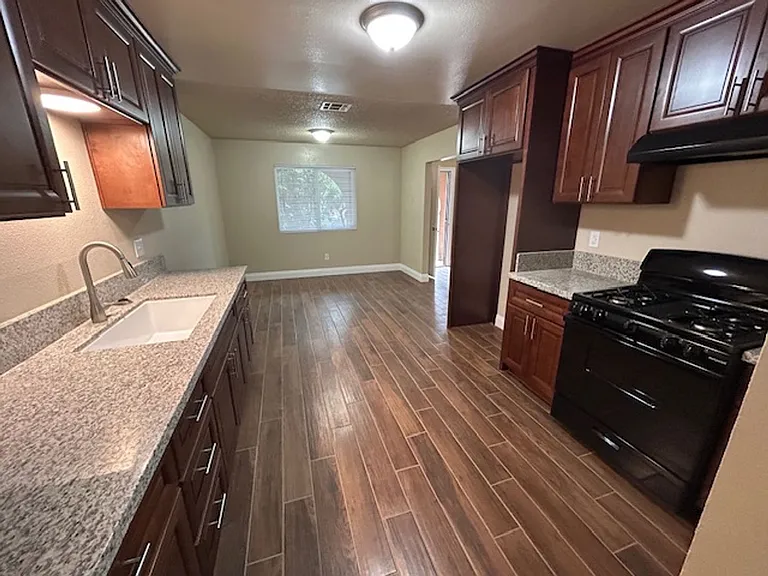 1520 N Giddings St — Photo 7
