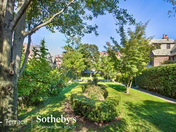 111-03 76th Avenue image 6 of 12