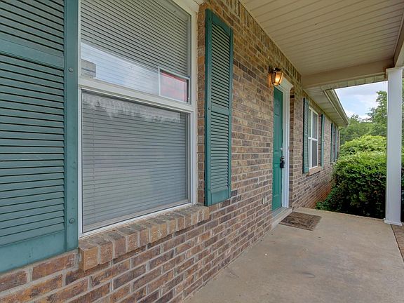 4th image of 409 Sideline Dr