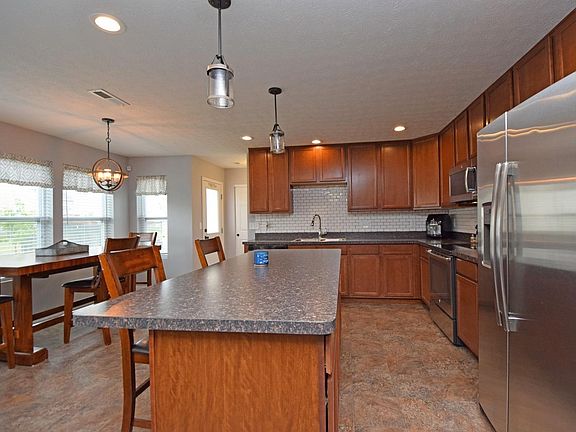 5th image of 584 Hafton Ct