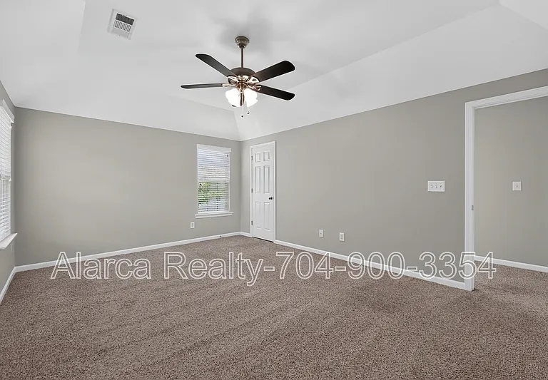 2041 White Cedar Ln — Photo 16