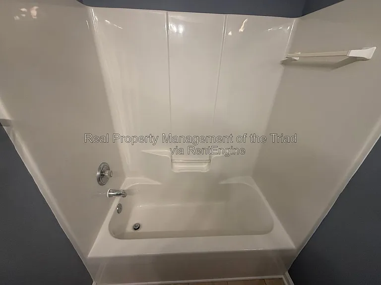 208 Hammond Dr — Photo 15