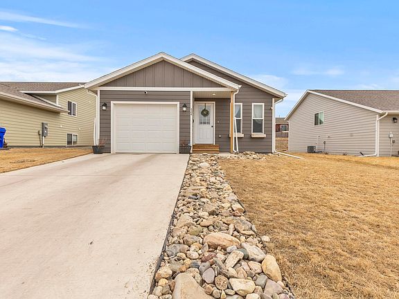 3rd image of 524 Diamond Ridge Blvd