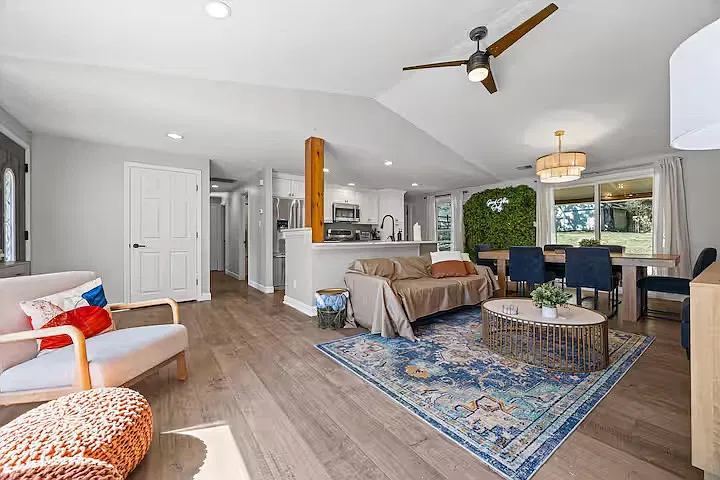 3 bed, 1300 sqft, $2,800 — Photo 2