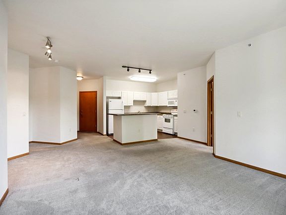 3rd image of 5198 Sassafras Dr Unit 207