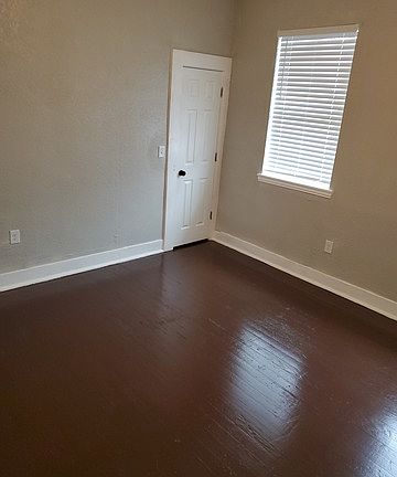 5th image of 1006 W Gramercy Pl