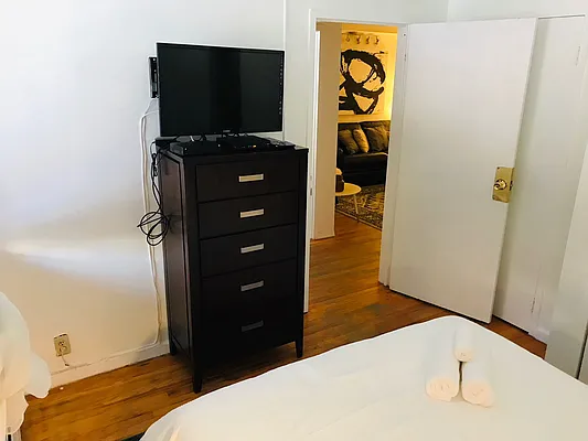 Rented by Roberto Guilbet, LREB | media 20