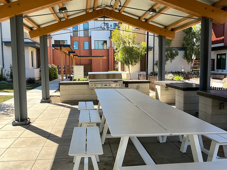 Sepulveda Cir — Photo 22