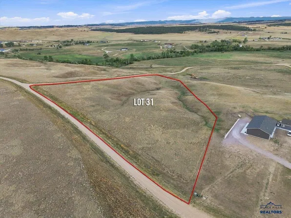 31 Barbed Wire Ct, Belle Fourche, SD 57717