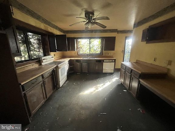 3rd image of 35 Houck Rd