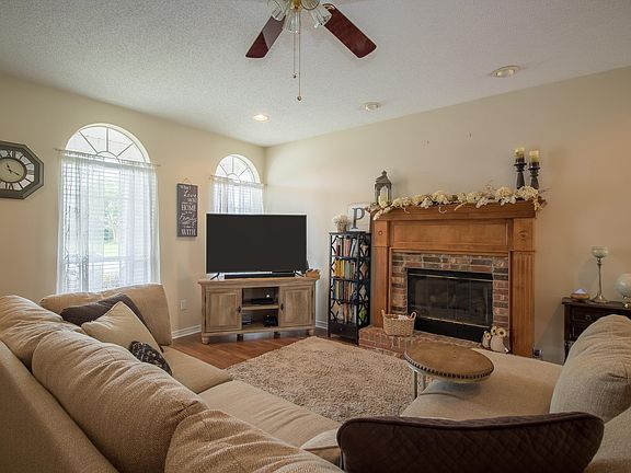 3rd image of 12168 Amherst Dr