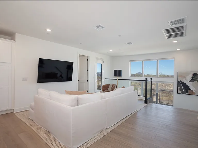 2121 W Sonoran Desert Dr #8 — Photo 2