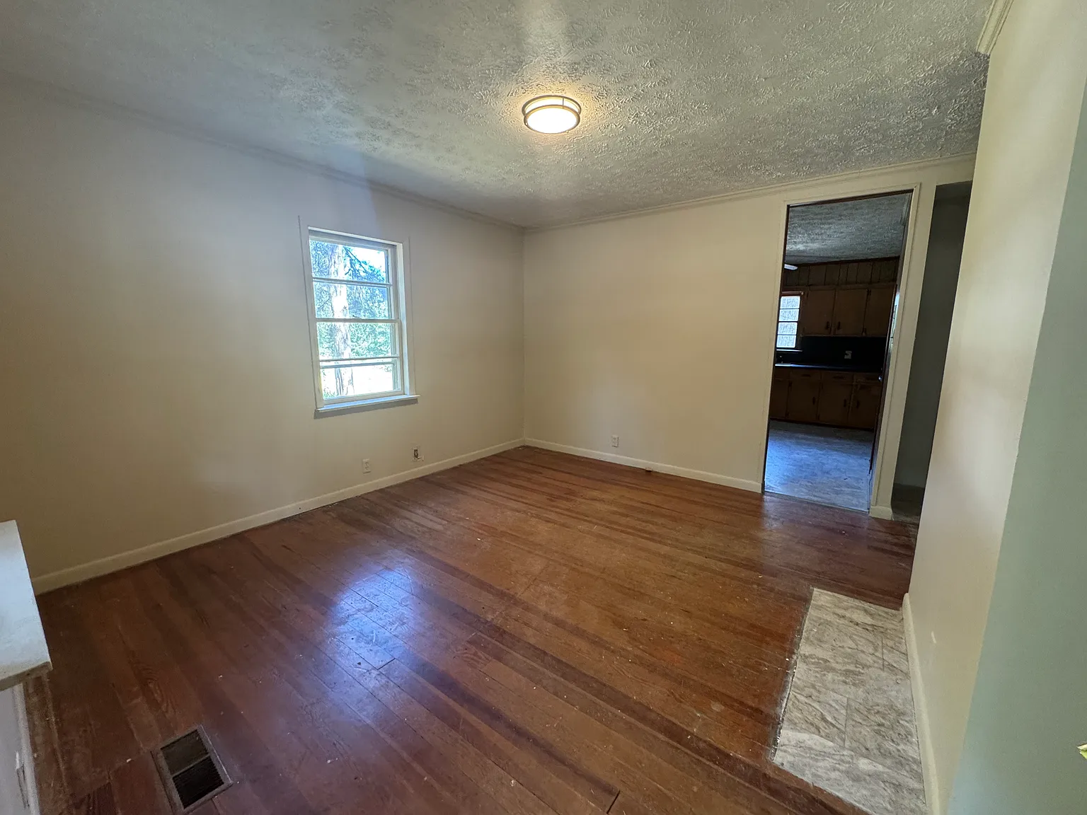 2 bed, 900 sqft, $900 — Photo 3