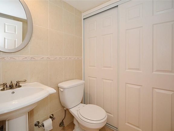 5th image of 2574 Camelot Court #2574