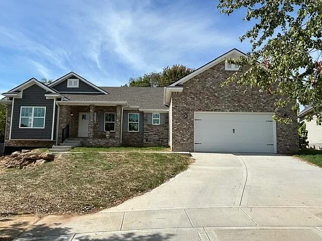 3 bed, 2.0 bath, 1950 sqft, $2,999 — Photo 2