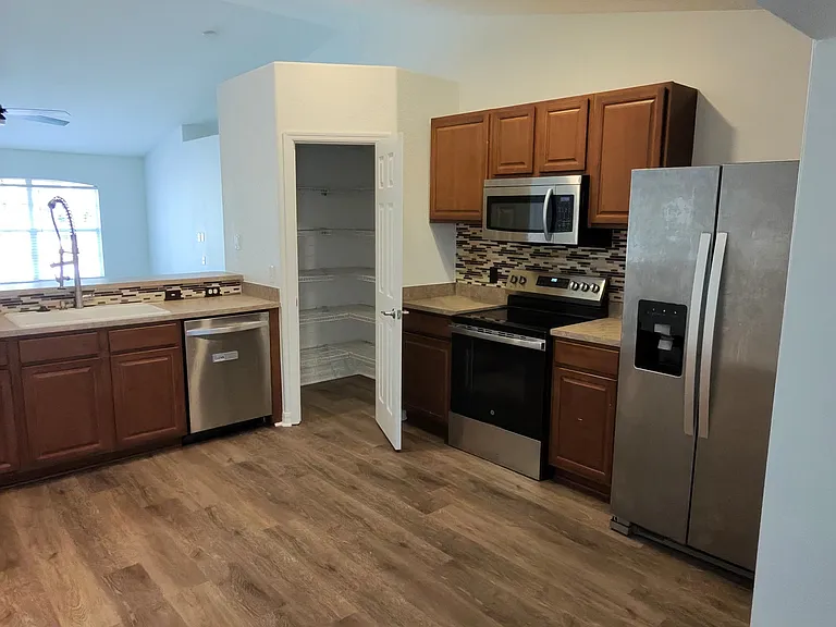 17556 Brentwood Ct — Photo 10