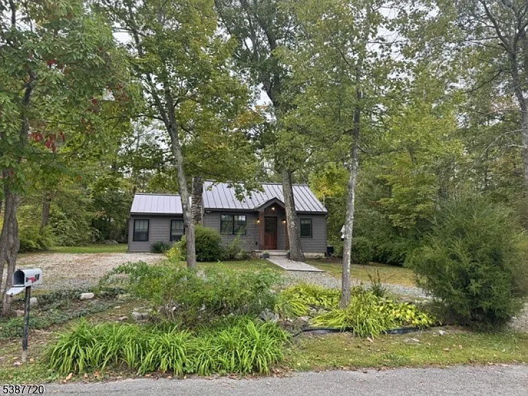 24 Lakeview Point Ave — Photo 2