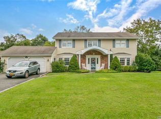 20 Pace Dr S, West Islip, NY 11795